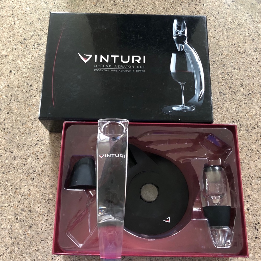 Vinturi® Deluxe Red Wine Aerator and Stand Set